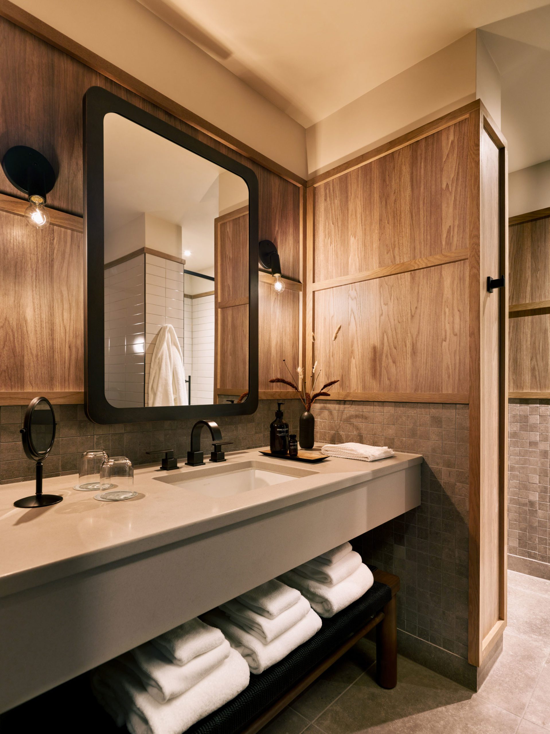 Harbor Grand Bathroom Vanity Right